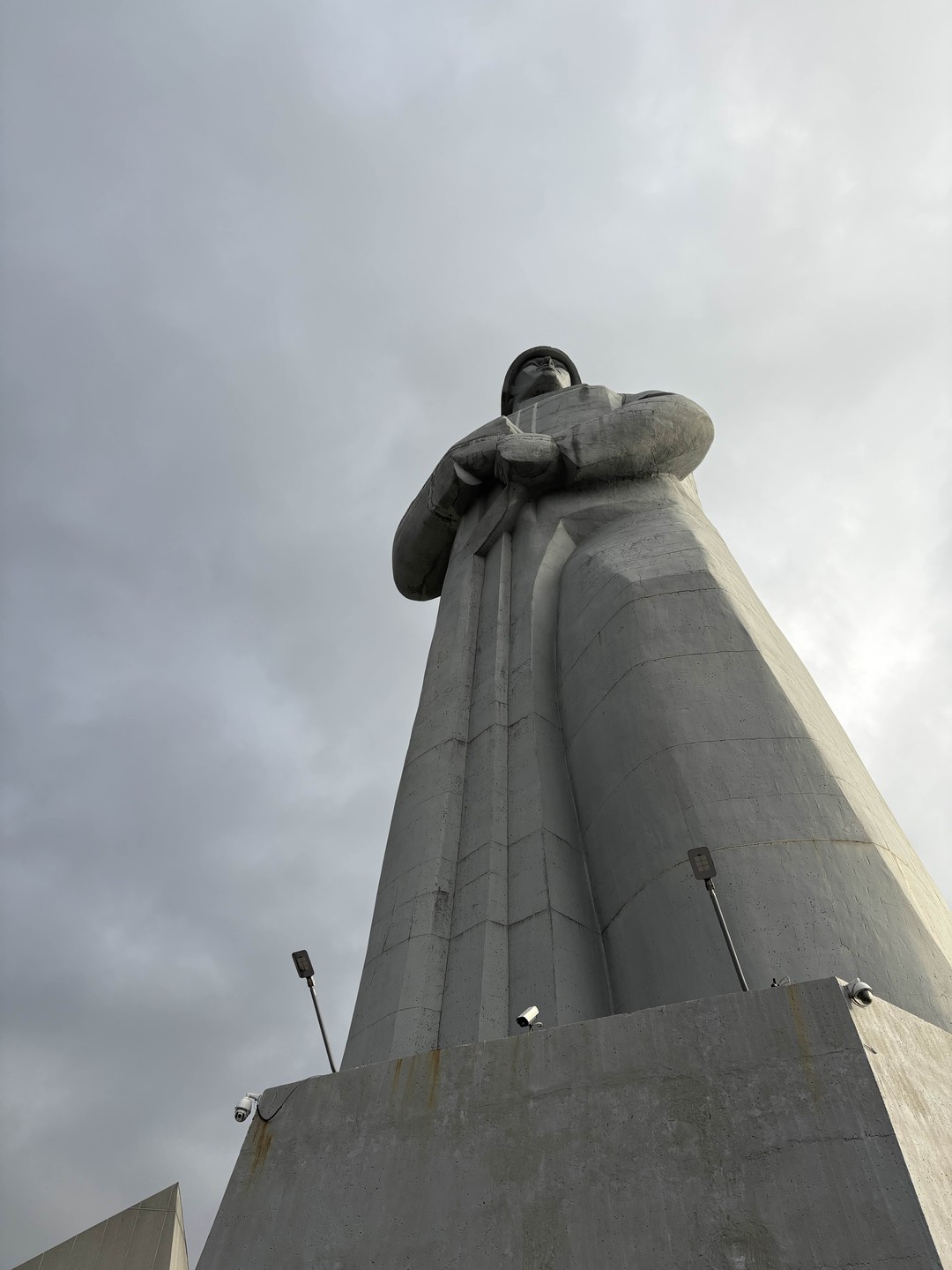 Шикарно, рекомендуем! Экскурсия нам очень понравилась. За 4 часа успели посетить все основные локации Мурманска и