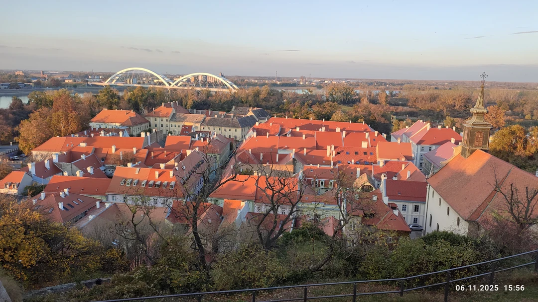 Длинный, яркий, насыщенный впечатлениями день. Богатство видов и вкусов. В монастыре и винарне коты, берите корм