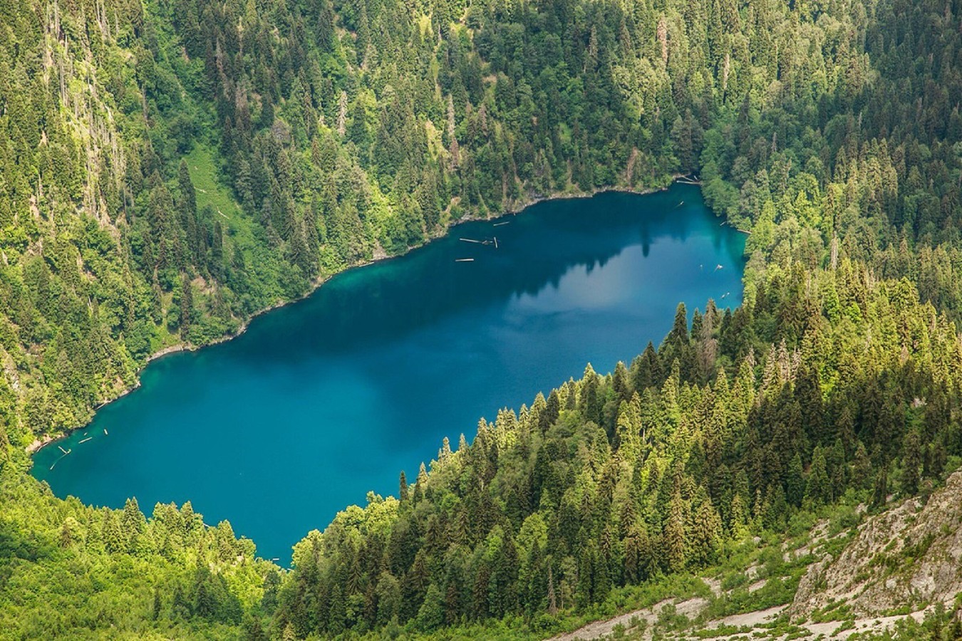 Сказочный мир горных озёр: Большая и Малая Рица