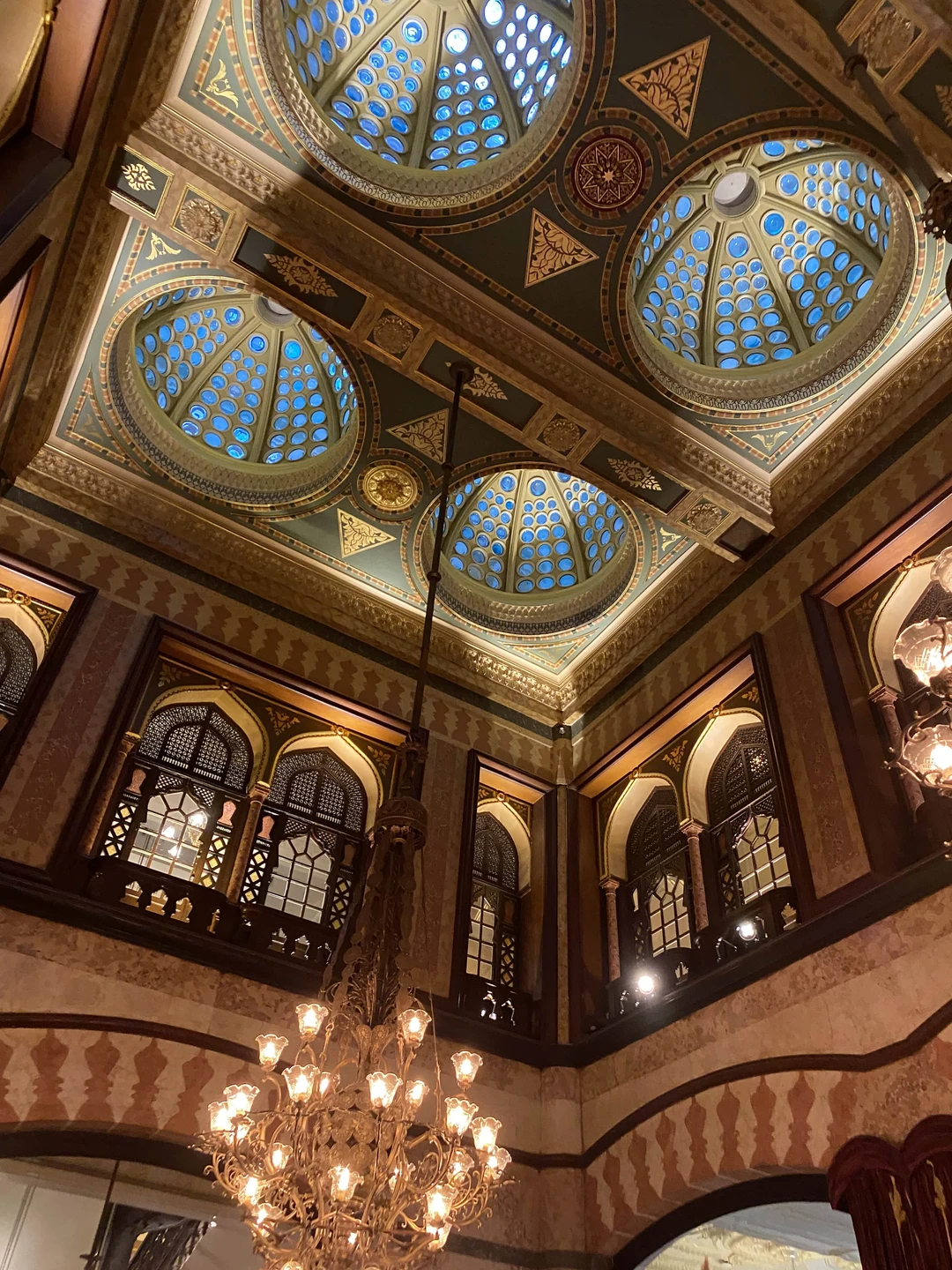 Великолепная прогулка по Стамбулу! Улочки, дома, архитектура, колорит, люди, запахи, коты, книги, кофе и шум великого