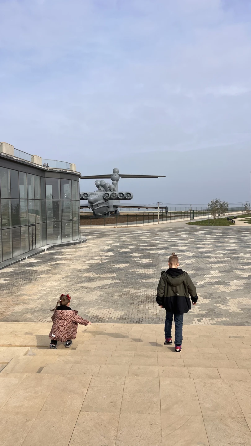 Ходили на экскурсию. В составе 2 взрослых и 2 ребенка (6 и 10 лет)