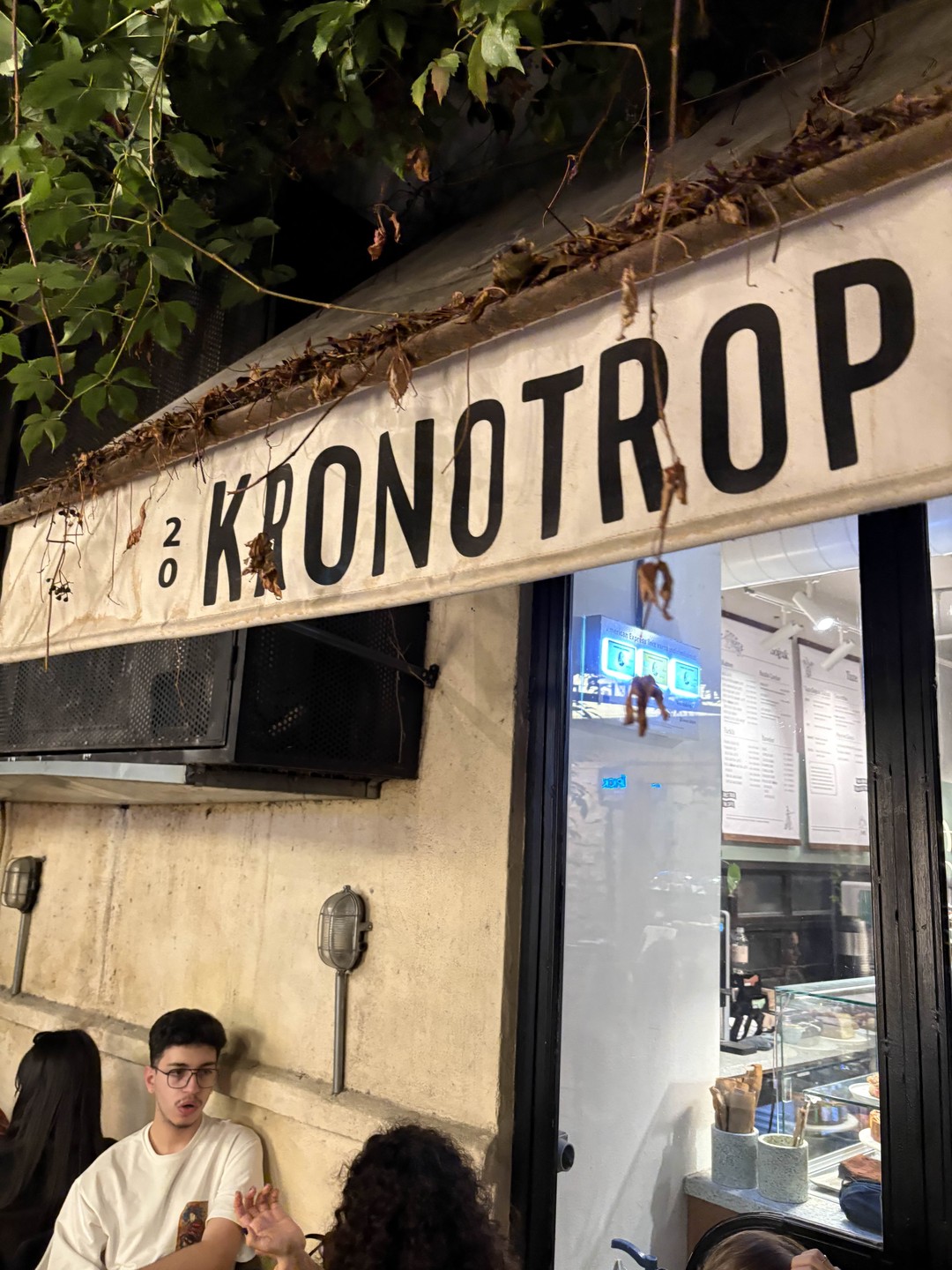 Жанна провела нам прекрасную экскурсию по всем местам Галаты - учла наши пожелания, внимательно общалась с