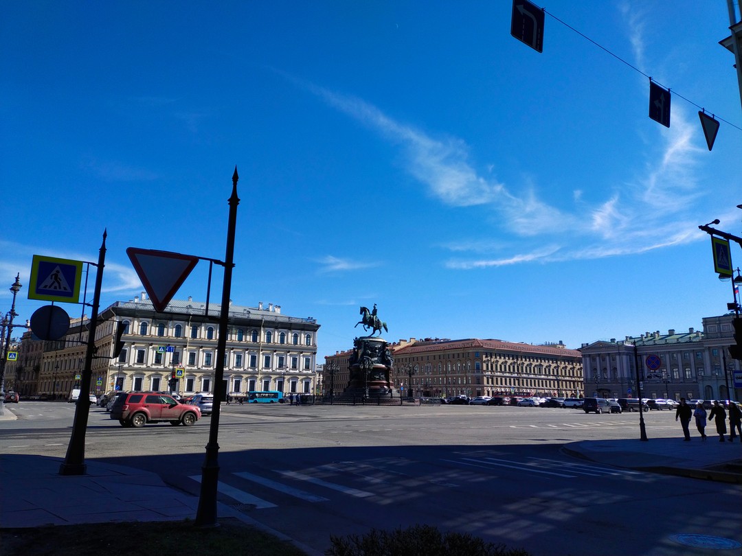 Очень увлекательный квест! Маршрут совсем небольшой, но затрагивает очень красивые локации. Прошли быстро, узнали много нового.