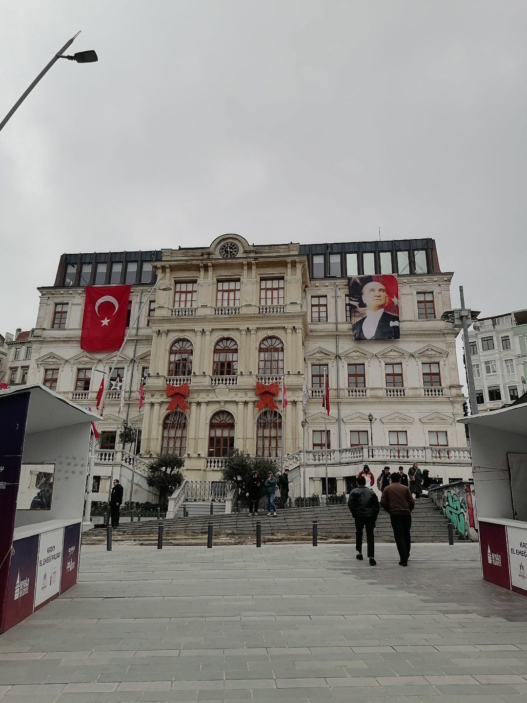 В Стамбуле оказались первый раз. Так получилось, что изначально практически без связи. Организатор нас дождался и