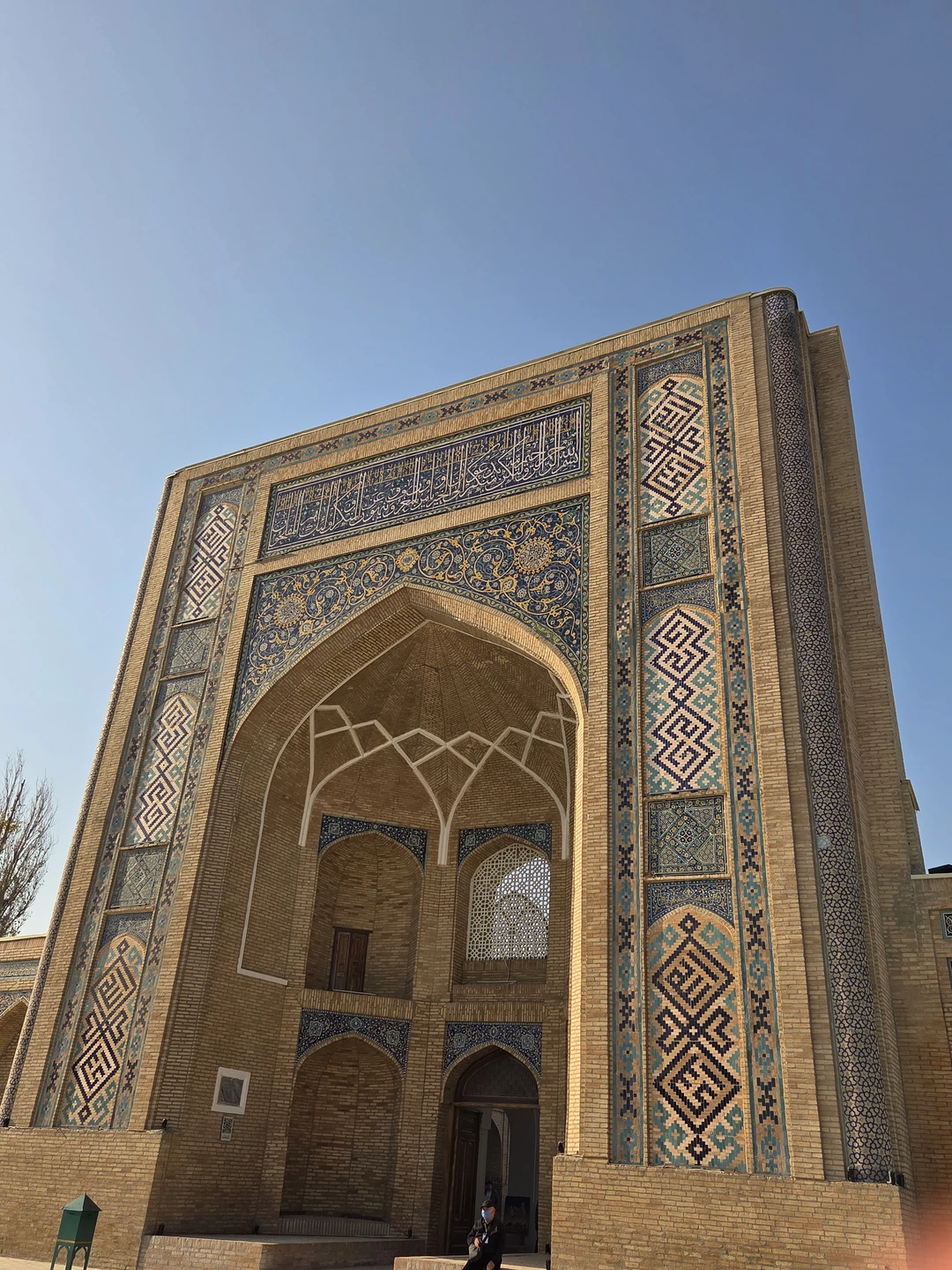 Отличная экскурсия: познавательная, содержательная, динамичная и разнообразная. Отдельно отмечу уровень профессионализма гида Ирины. Мы много путешествуем