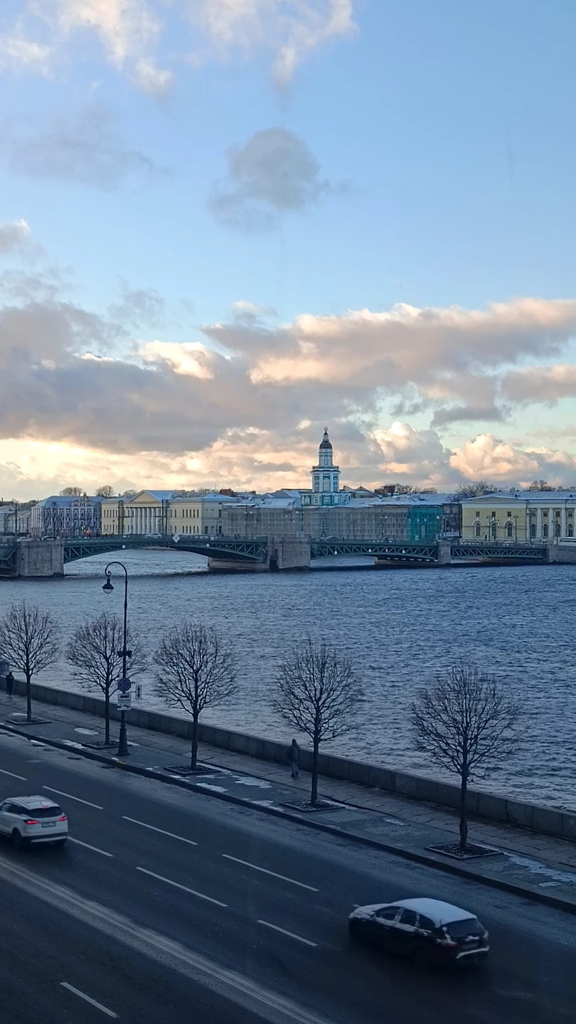Потрясающая экскурсия! Насыщенная, но не перегруженная. Спасибо очаровательной Виктории за увлекательную прогулку! Идеальная программа для знакомства