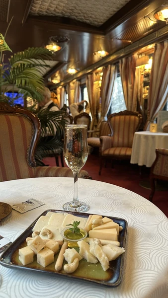 Все прошло очень хорошо, экскурсия насыщенная, дорога долгая, но это того стоит. Обязательно вернусь еще в теплый период. Спасибо!