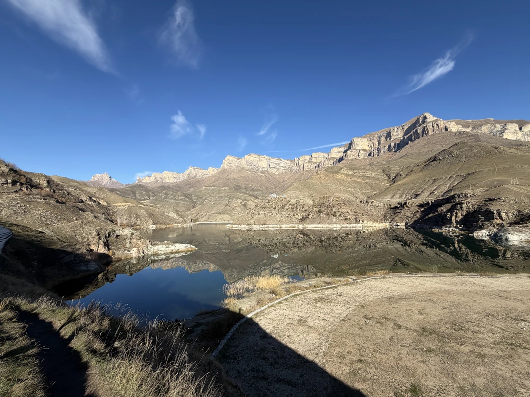 Сегодня были на экскурсии у озера Гижгит и у горы Эльбрус. Огромное спасибо Артемию за интересные