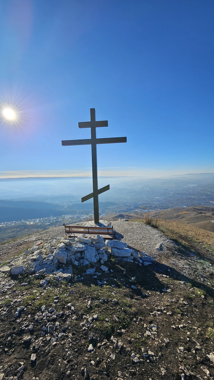 Прекрасные виды! Спасибо Дмитрию! Маршрут супер. Сами бы никогда не добрались до таких красот. В действительности лучше чем на фото