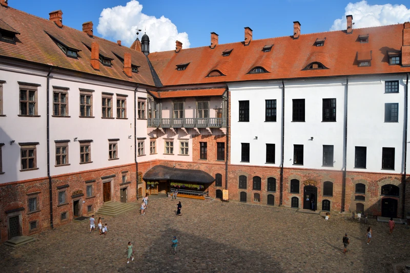 Средневековая Беларусь: Мир и Несвиж