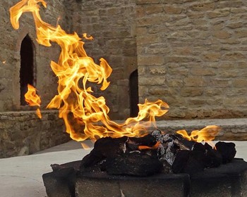 Заповедник «Гобустан», храм Атешгях и Янардаг