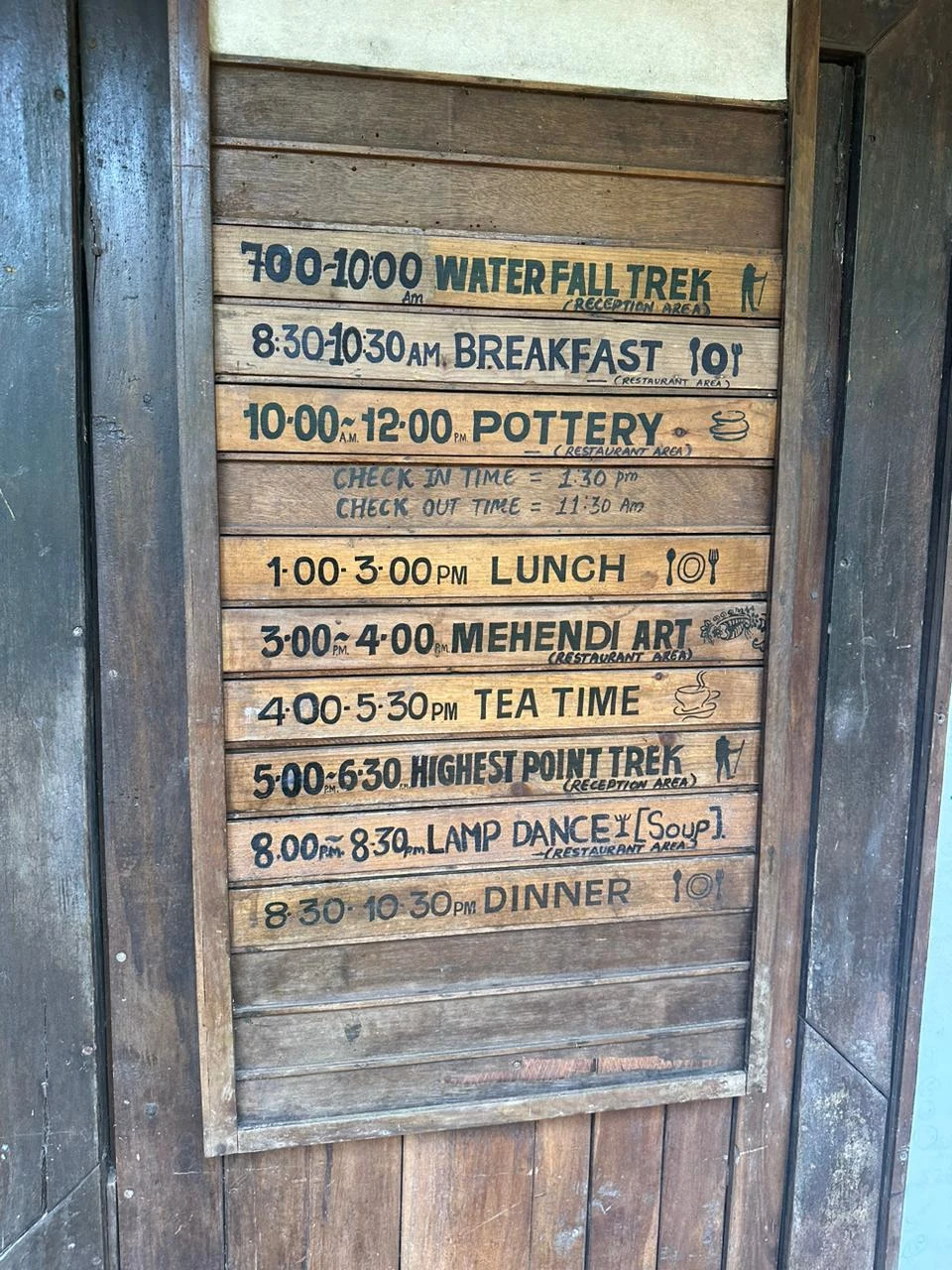 Природа: горы, водопад очень красивые. Оригинальный эко бассейн понравился, но на этом плюсы заканчиваются((. Внимание организатор