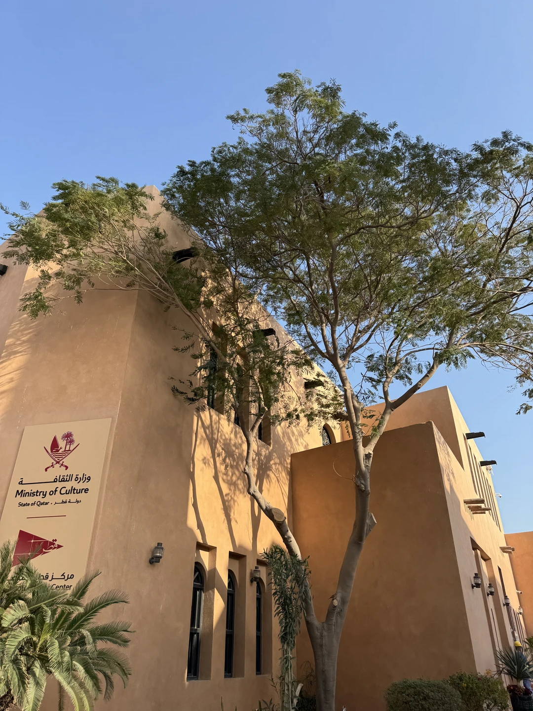 Фирас отлично провел экскурсию. Мне и моей жене все понравилось. Рассказал нам историю Катара и отвечал