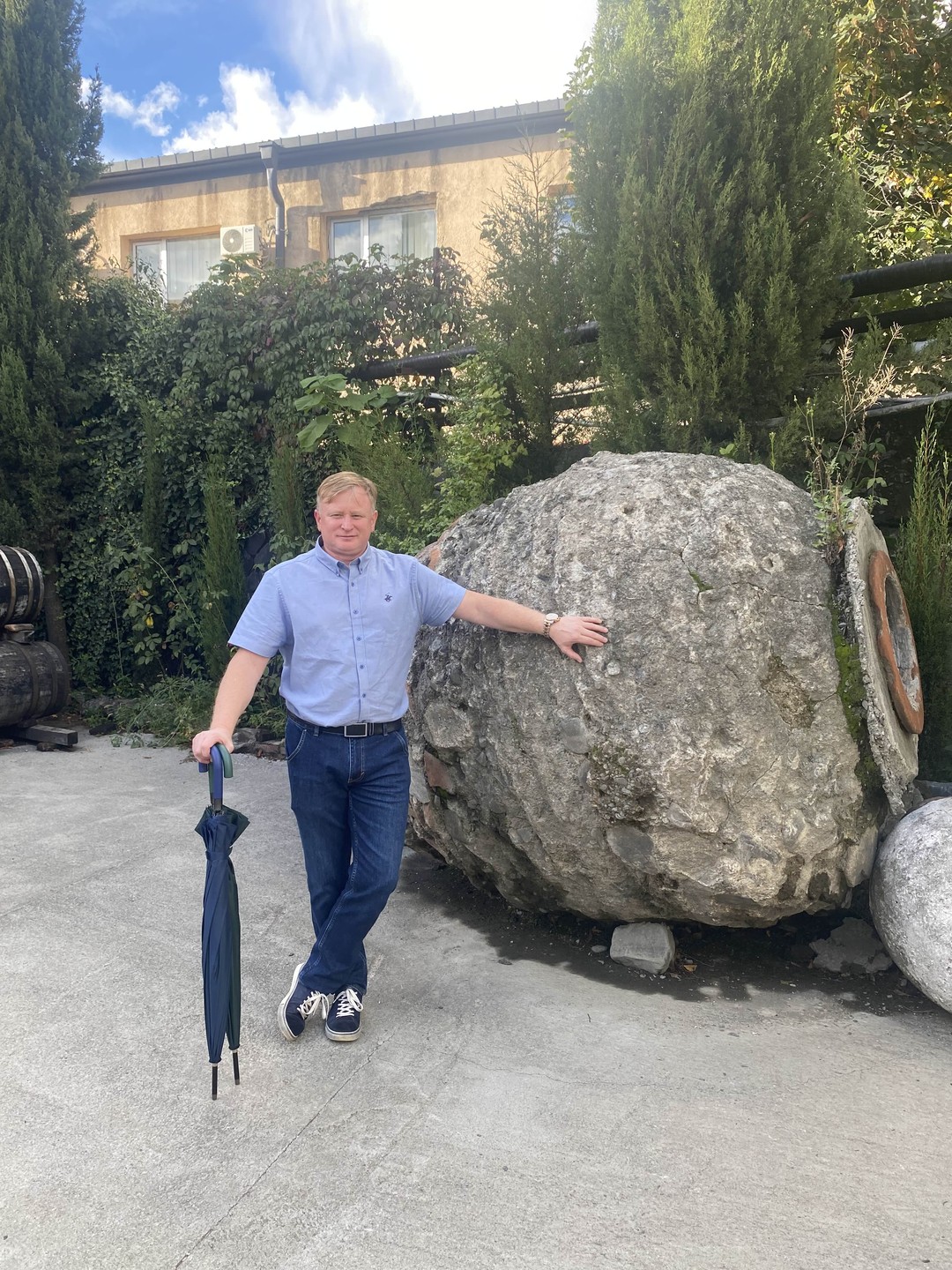 Зураб, это тот человек который искренне любит свою родину и своё дело! Очень интересный, эрудированный. Экскурсия