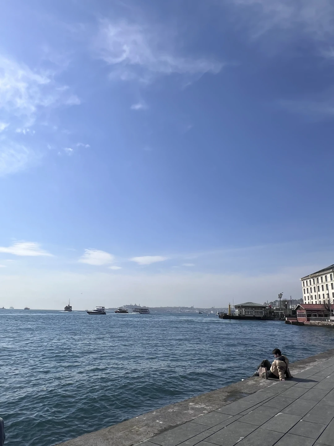 Очень благодарны Елене за экскурсию- прогулку, в ходе которой имели возможность ознакомиться с городом, его реальной