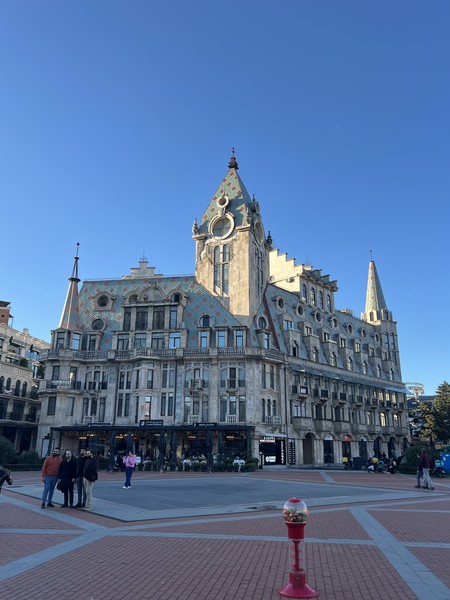 великолепно провели время с Владом на экскурсии по Батуми! влад прекрасный рассказчик, очень много знает, с