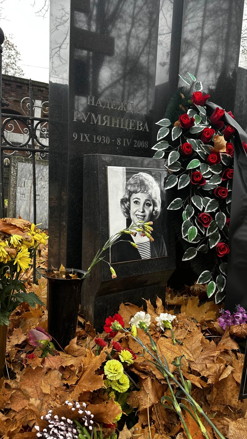 Давно хотела сходить на экскурсию по Армянскому кладбищу, и после поездки в Армению все сложилось. Это