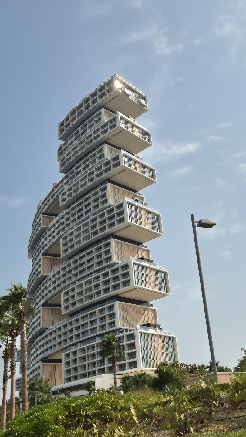 На жёлтом кабриолете по Дубаю (Вераника)