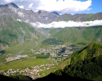 Жинвальское водохранилище, Ананури, Гудаури и церковь Гергети