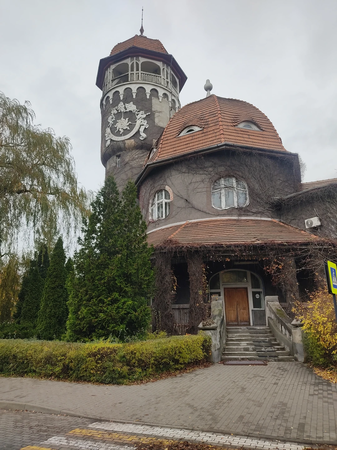 Отличная экскурсия по янтарному краю! Ребёнок доволен особенно, так как удалось найти немного янтаря на побережье