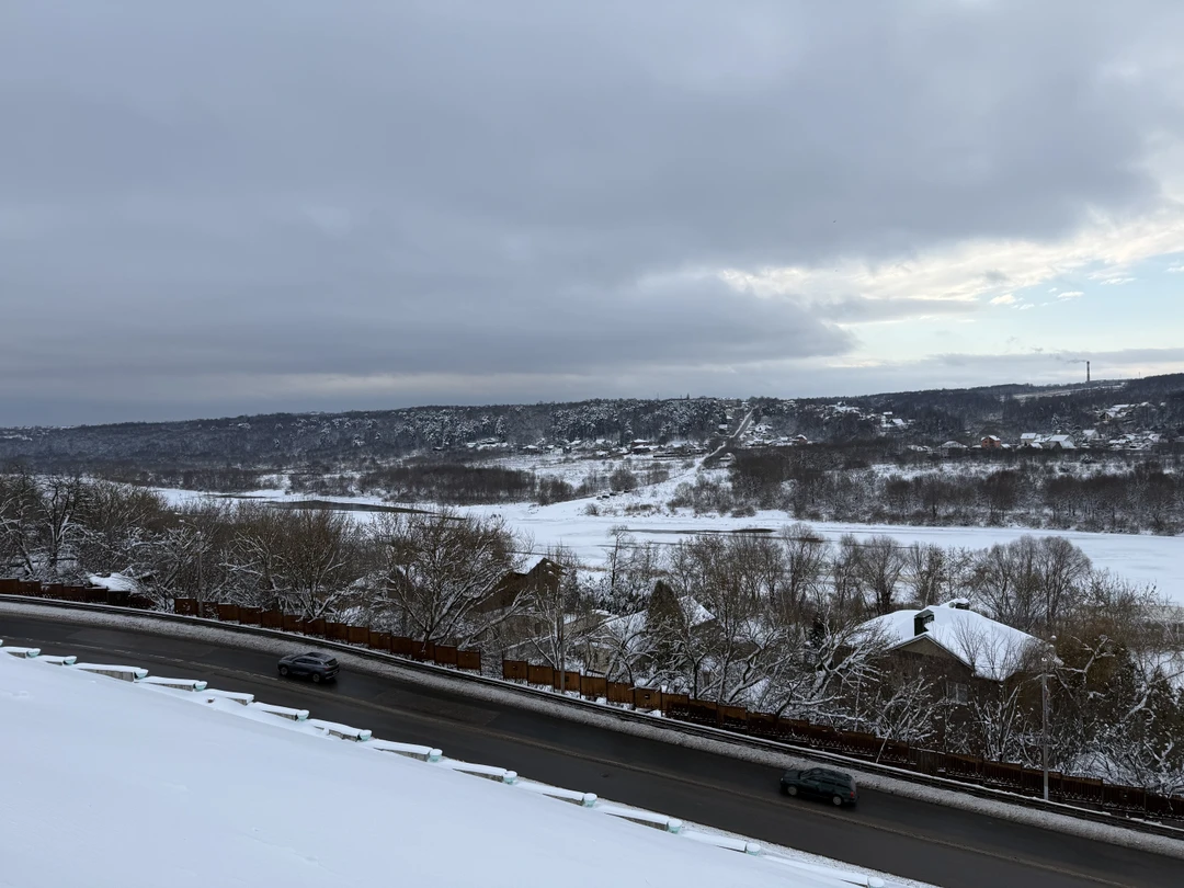Были на экскурсии в январские праздники! 4 взрослых и 2 подростка! Было ощущение, что гуляли с