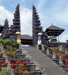 Храм Бесаких