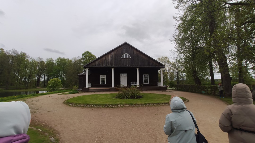 Очень довольны экскурсией в мини группе в Пушкинские горы. Светлана, водитель, приятно удивила очень профессиональным вождением