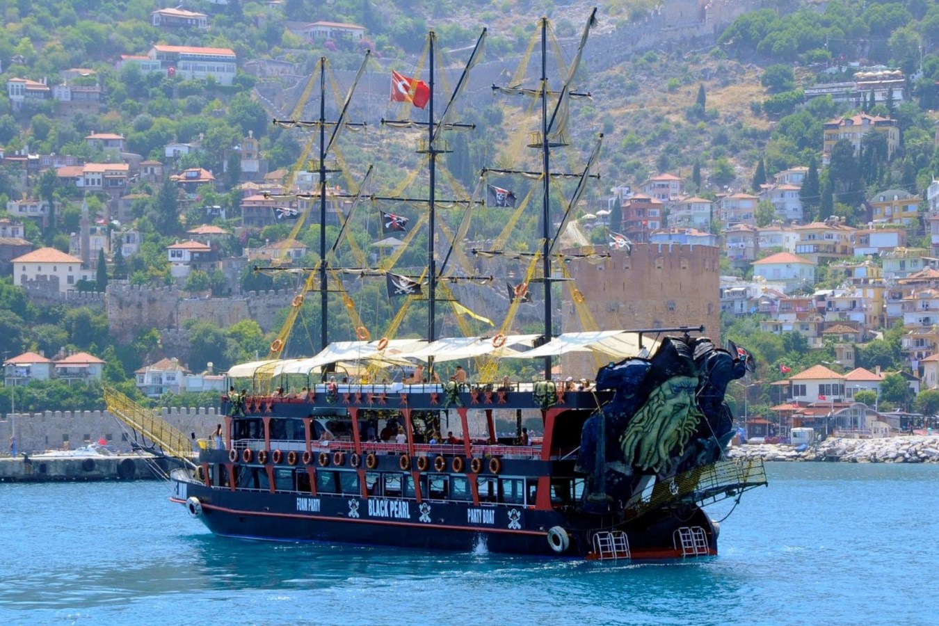 Морская прогулка с пенной вечеринкой в Кемере
