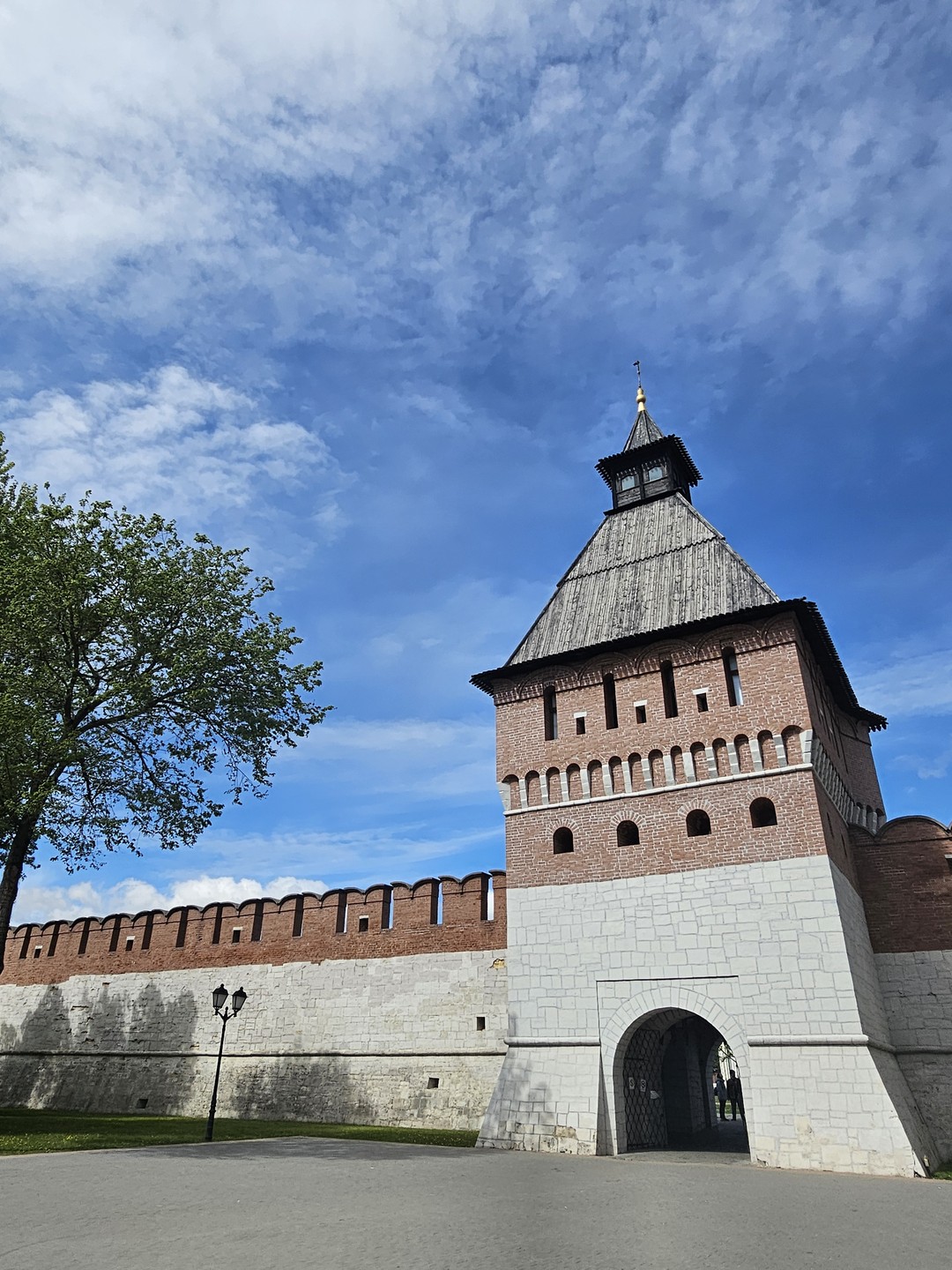 Отличная экскурсия, если вы хотите познакомиться с Тулой. Гуляли 2 часа по историческом центру информации много: