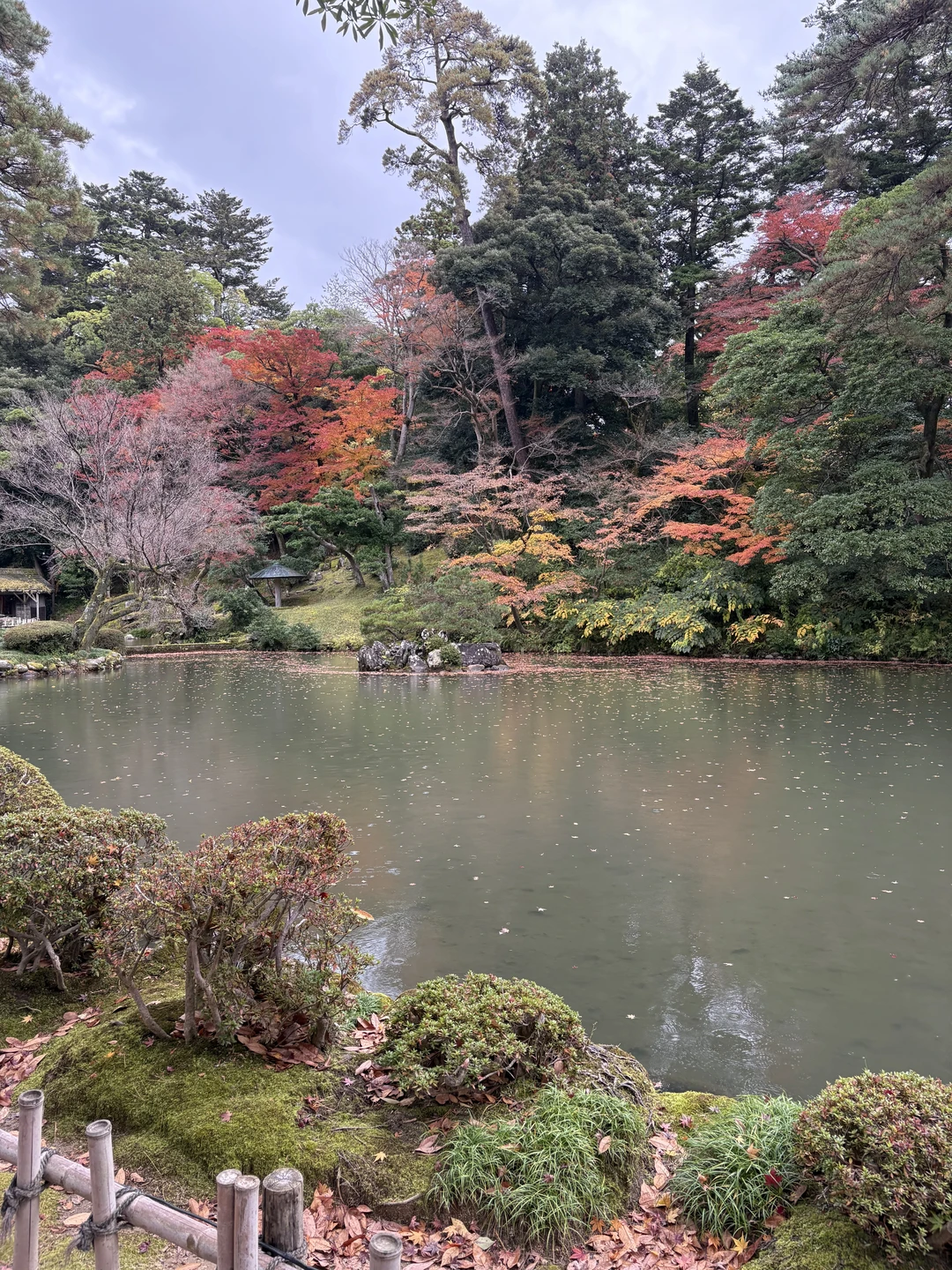 Евгений влюбил нас в этот город. Необыкновенной красоты парки и сады, интересная история, очень легкая, спокойная