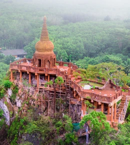 Висячие пагоды Сурат Тхани