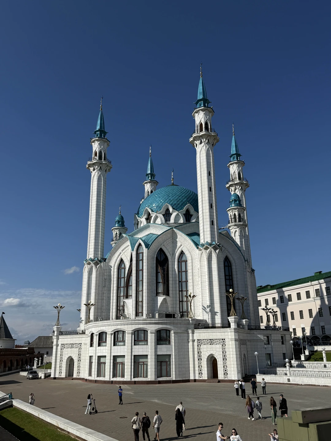 Самые прекрасные впечатления от экскурсии! Услышали множество исторических фактов, приправленных искрометным юмором повествователя:)