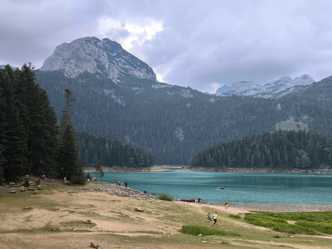 Были с мамой на обзорной экскурсии по Черногории на целый день. Евгений нас встретил около дома