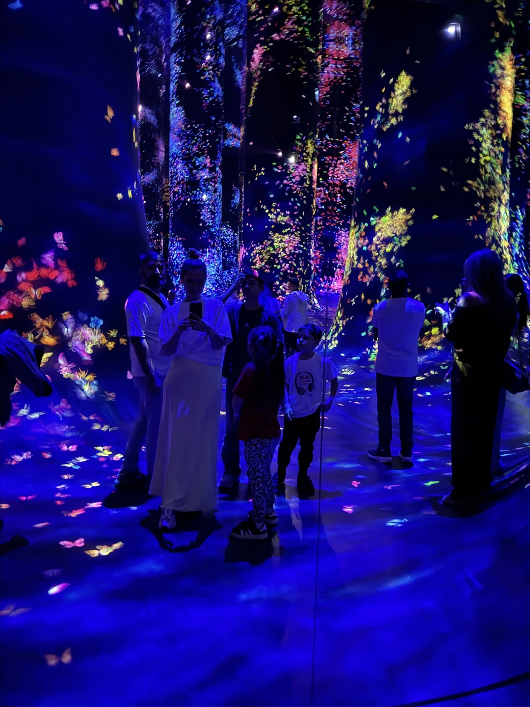 Огромная благодарность Фариду за прекрасную экскурсию в Абу-Даби. Ездили семьей с тремя детьми 6 лет и 13