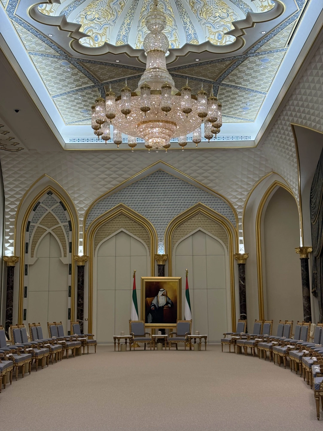 Экскурсия по Абу-Даби с Азизом оставила невероятные впечатления! На протяжении всего дня Азиз подробно рассказывал об