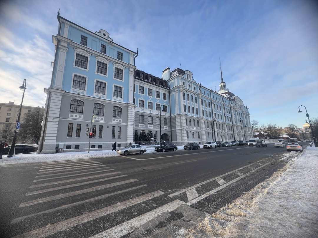 Очень понравилось экскурсия по всему Санкт-Петербургу,где подробно все было рассказано и показано. Было много интересных сооружений и мест!!!