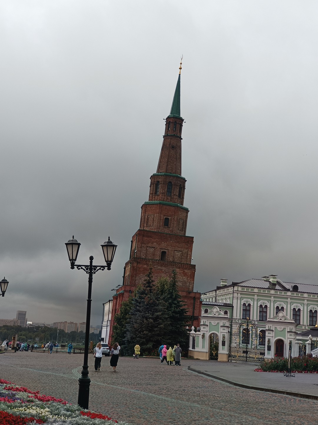 Алёна замечательный экскурсовод, спасибо большое. Было очень интересно послушать не только историю Казани, но и другие