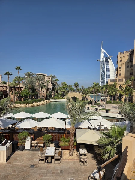 Миразиз прекрасный гид и очень хороший человек. Очень много показал, рассказал, нам с супругом очень понравилось😍. Всем рекомендую!!!