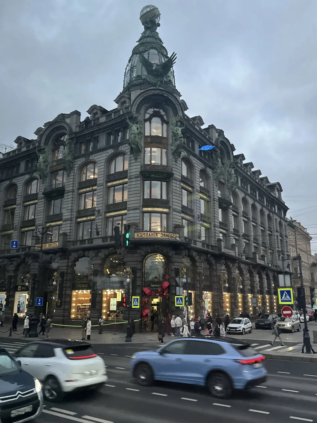 Очень было интересно, всё доходчиво рассказывала девушка, отвечала на все вопросы, беседы были с юмором) уделяла