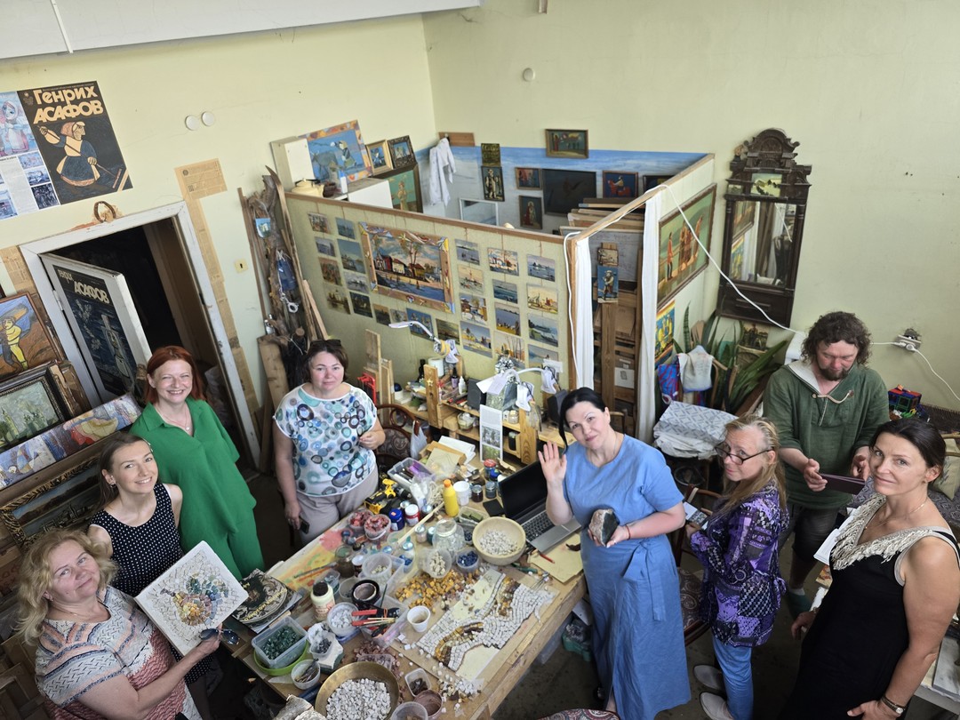 Самая настоящая художественная мастерская, какую можно представить!