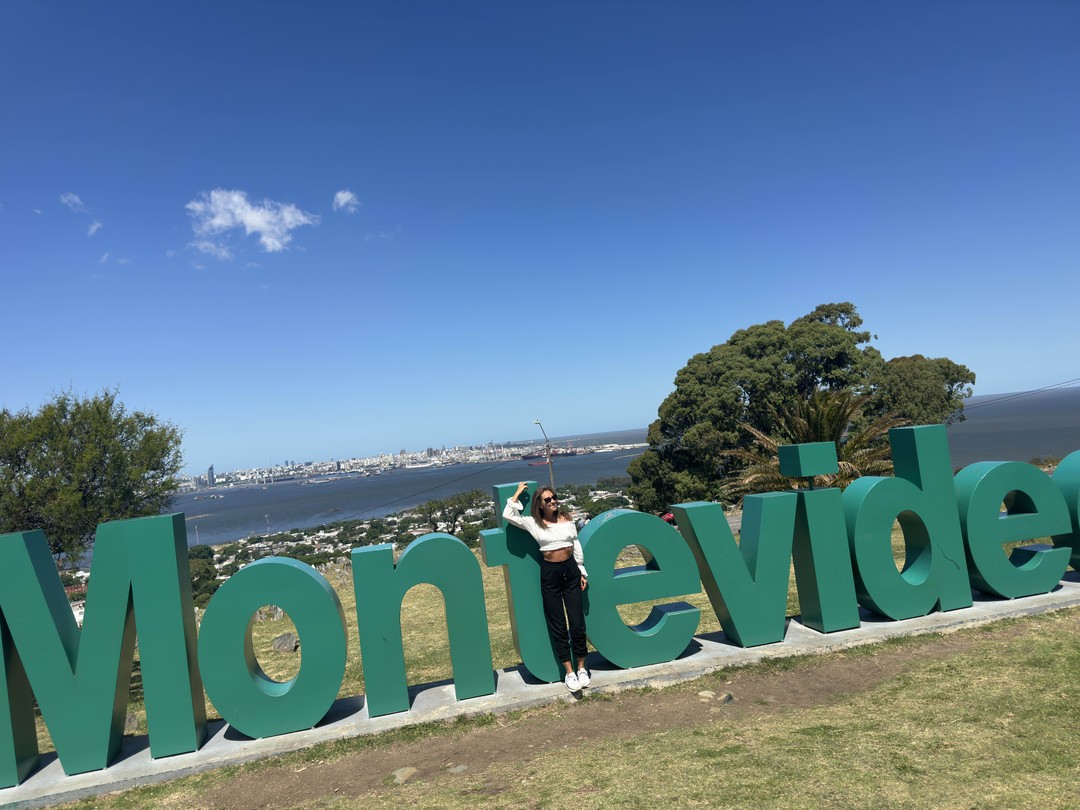 Картинка полностью сложилась о стране, огромные пляжи, местный колорит и вкусная кухня. Уругвай стоит посетить даже одним днем.