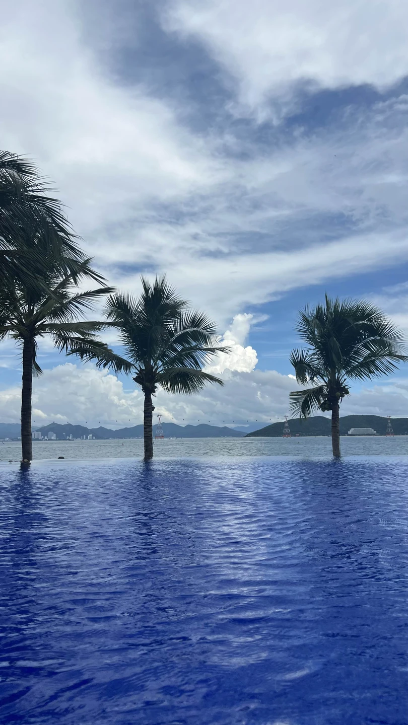 Спасибо огромное Юлии,за ее позитив. Девушка очень энергичная,классная,взбодрила нас с утра своей энергией!!!😎🤟Все было организовано,все вовремя,весело!!