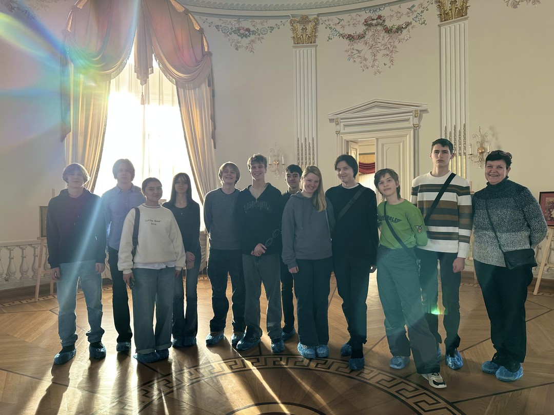 Были на экскурсии с Марией в усадьбе Люблино с девятиклассниками. Мария заинтересовала ребят с первых минут