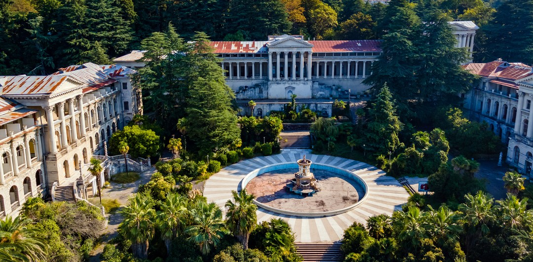 Санаторий Орджоникидзе в&nbsp;Сочи: заброшенный шедевр сталинского ампира