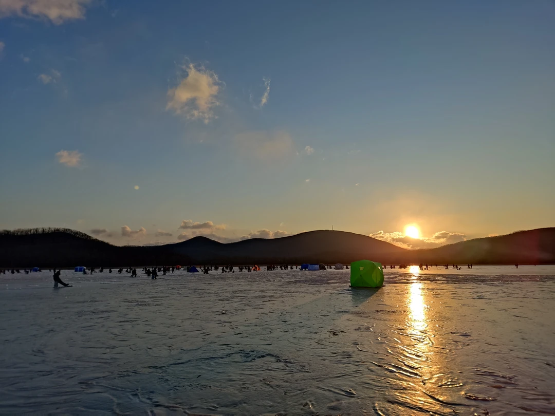 Всё здорово, ни капли не замёрзла - палатка спасла даже в очень холодную и ветреную погоду.