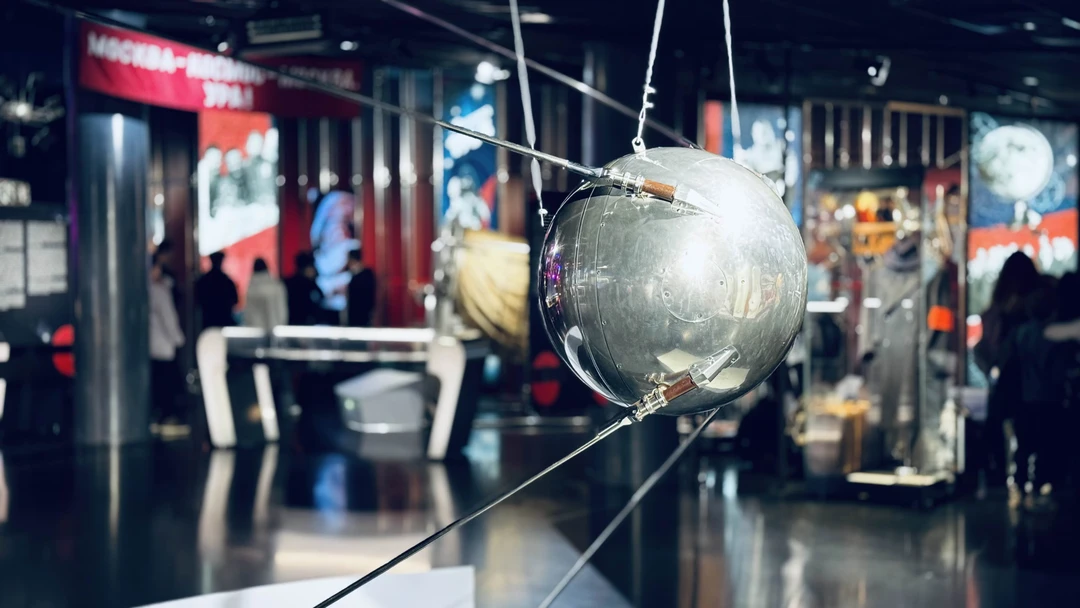 Музей хороший. Есть интересные экспонаты. Для интересующихся космосом, не лишним будет посетить