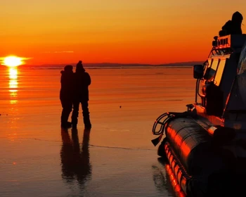Рассвет у Ольхонских ворот, мыс Кобылья Голова, остров Огой, мыс Драконы, велопрогулка по льду