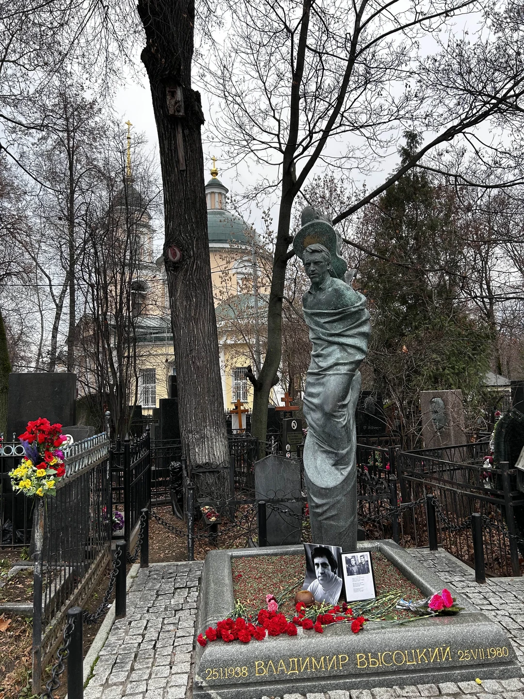 Экскурсия 30.11 по Ваганьковскому кладбищу нам очень понравилась. Хотим поблагодарить гида Светлану за прекрасную экскурсию. Узнали