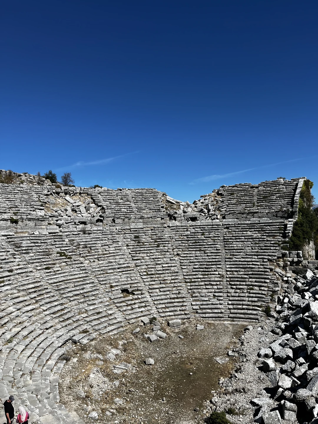 Очень понравилась экскурсия, места очень красивые. Часть людей поехало на рафтинге и нам несказанно повезло, что