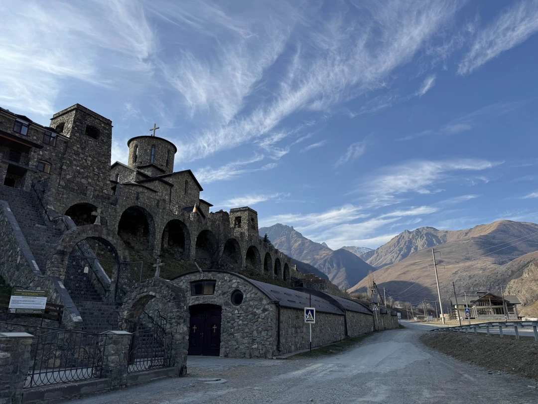 Ездили на экскурсию вместе с Николаем. Понравилось абсолютно все, начиная от связи за день до выезда и заканчивая рассказами о местных жителях